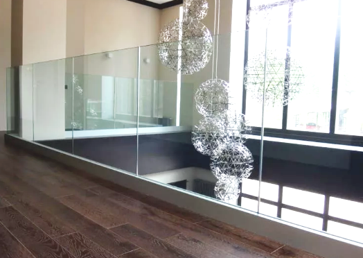 Стеклянное ограждение высотой 1000 мм